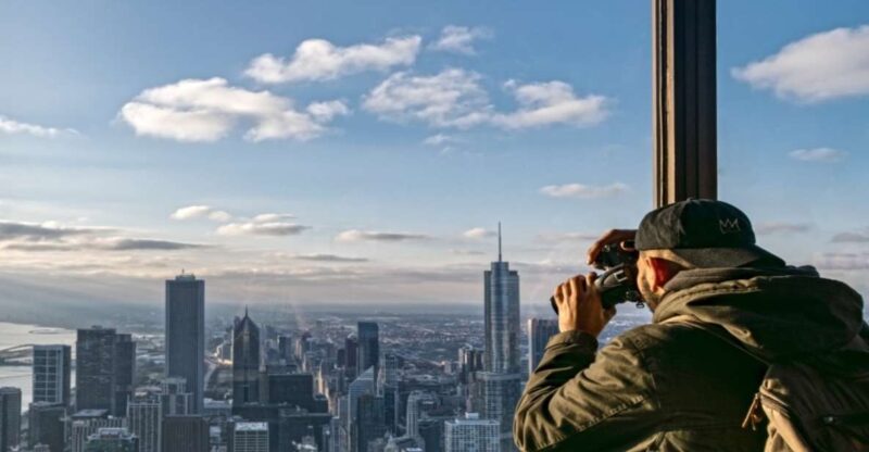 Chicago: Small Group Walking Tour With Skydeck and Boat - Key Points