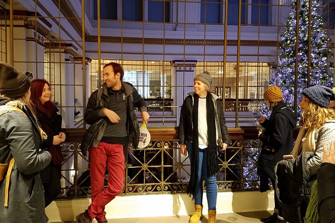 Chicago-Style Holiday Hike: Festive Food and Walking Tour - Meeting and Pickup Details