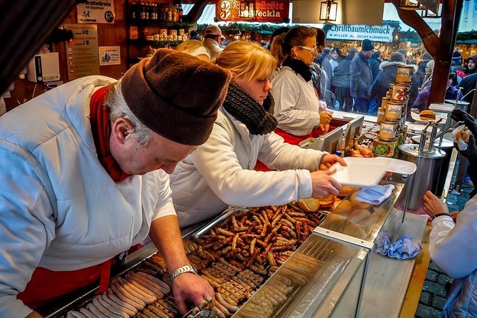 Chicago-Style Holiday Hike: Festive Food and Walking Tour - Weather and Cancellation Policy
