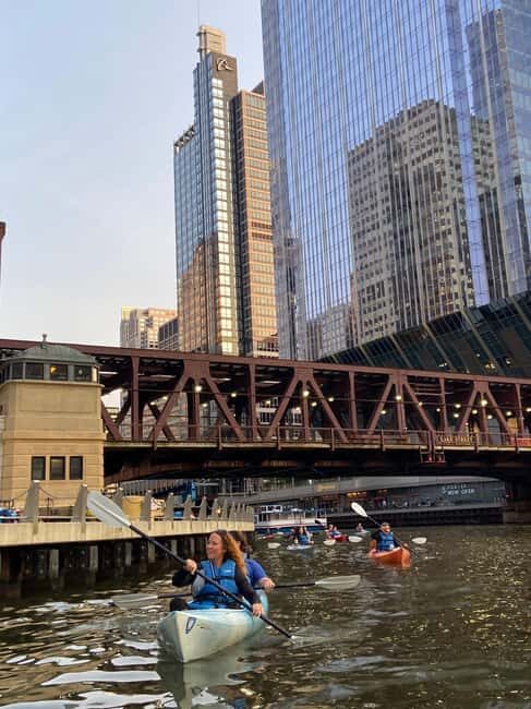 Chicago: Sunset Kayak Tour on the Chicago River - An Immersive Look at the Chicago Sunset Kayak Tour