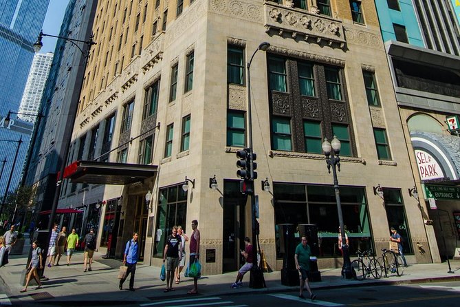 Chicago Walking Tour: A Walk Through Time - Exploring Chicagos Historic Landmarks