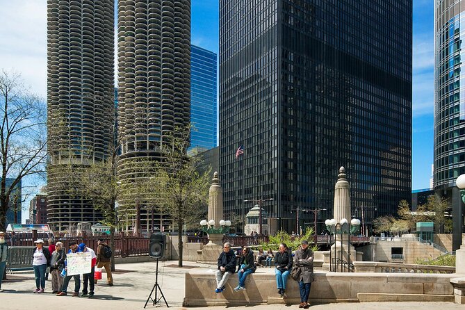 Chicago Walking Tour: Connecting Past and Present - Admiring the Galleries of the Chicago Architecture Center