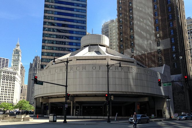Chicago Walking Tour: Modern Architecture - Exploring Postmodern Designs