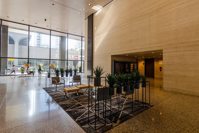 Chicago Walking Tour: Modern Architecture - Discovering Modern Marvels