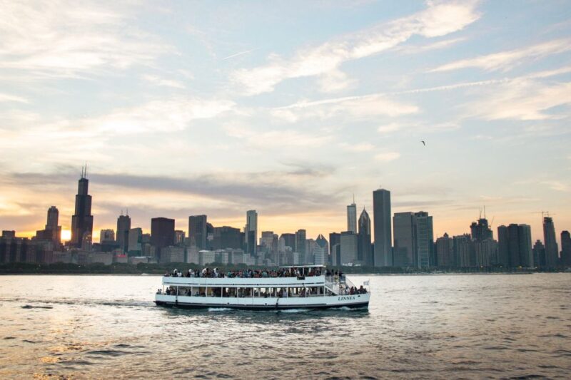 Chicago: Wine & Cheese or Beer & BBQ Thursday Evening Cruise - Onboard Amenities