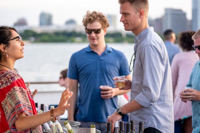 Chicago: Wine & Cheese or Beer & BBQ Thursday Evening Cruise - Meeting Point