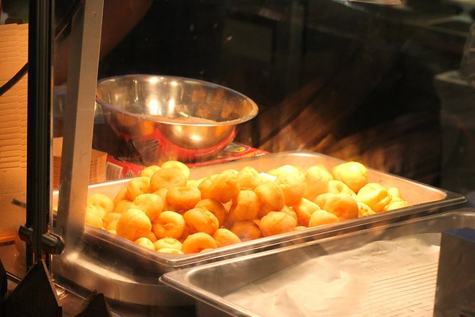 Chicagos Delicious Donut Adventure With Underground Donut Tour - Exploring the Chicago Loop