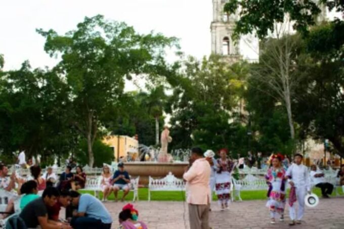 Chichen Itza Express - Towering Pyramids and Structures