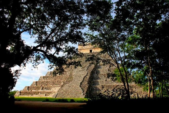 Chichen Itza the Mayan Wonder Tour From Cancun and Riviera Maya - Taking in the Cenote Experience