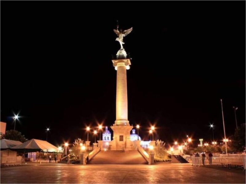 Chihuahua: Chihuahua at Night - Key Points