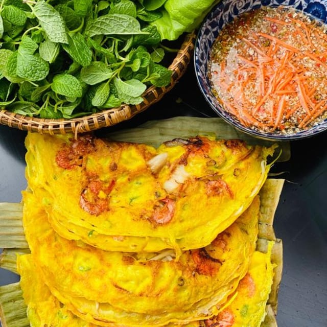 Chilling With Private Hanoi Food Tour & Train Street Visit - Pickup Service