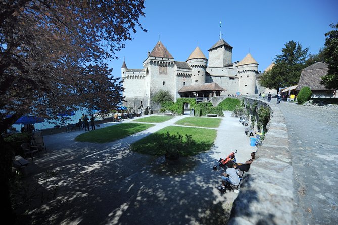 Chillon Castle Entrance Ticket in Montreux - Dress Code and Baggage
