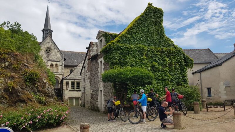 Chinon: Bicycle Tour of Saumur Wineries With Picnic Lunch - Visiting Candes-Saint-Martin
