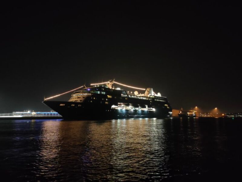 Chioggia: Canals Boat Tour and Take Picture of Cruise Ship - Key Points