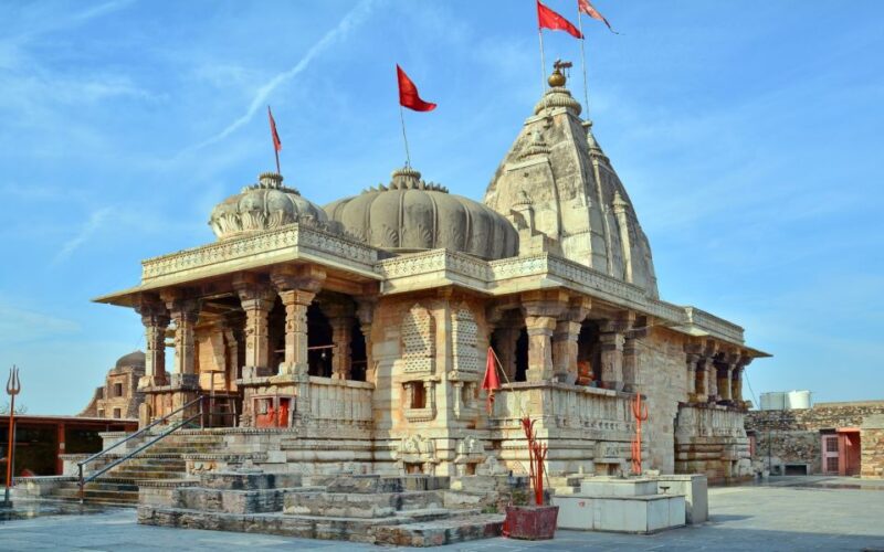 Chittorgarh: Private Day Trip From Udaipur - Itinerary Highlights and Attractions