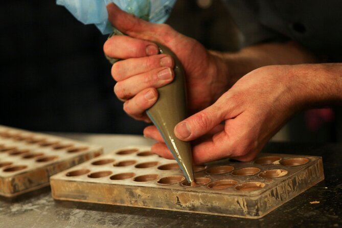 Chocolate and Beer Food Tour of Brussels - Exploring Chocolate Shops