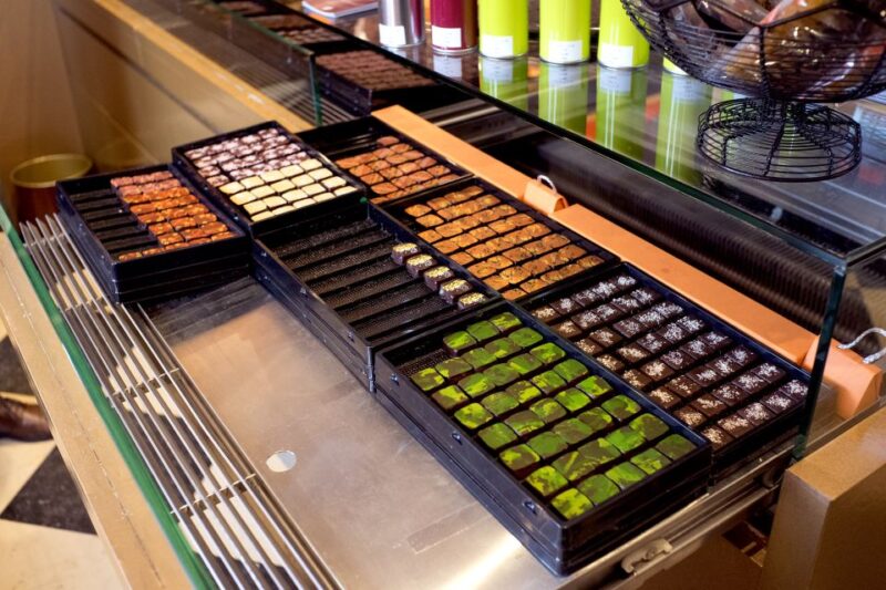 Chocolate Flavors Walking Tour of Geneva - Participating in the Geneva Tradition