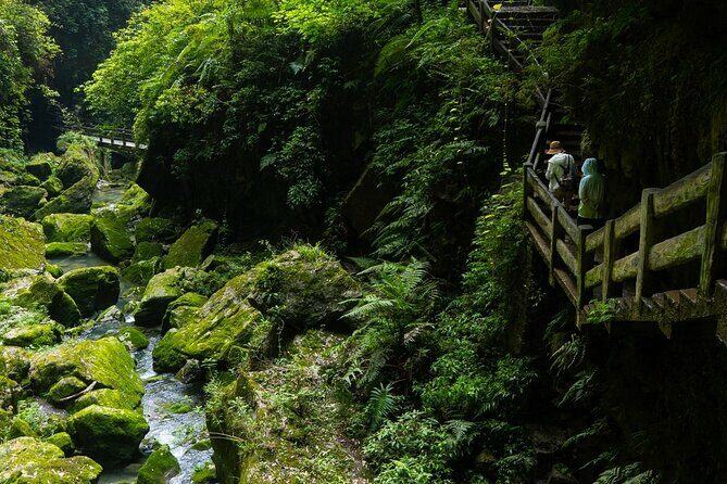 Chongqing Wulong: All inclusive luxury private trip to 2 spots - Frequently Asked Questions