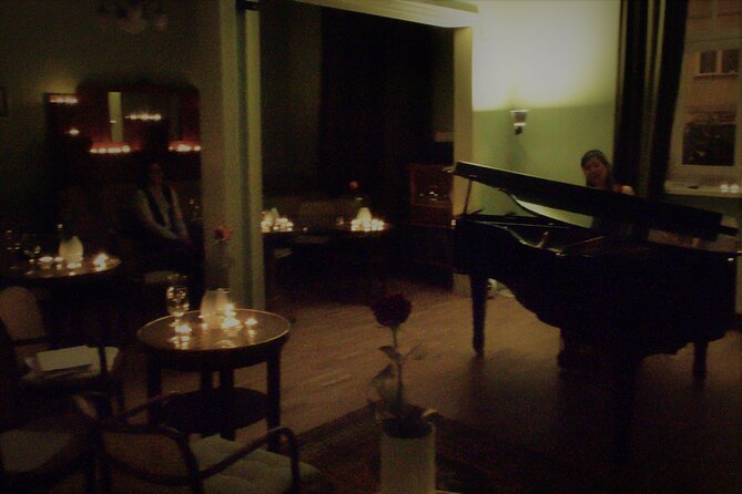 CHOPIN - Painted by Candlelights With Wine: Warsaw Concert 7:00pm - Inclusions