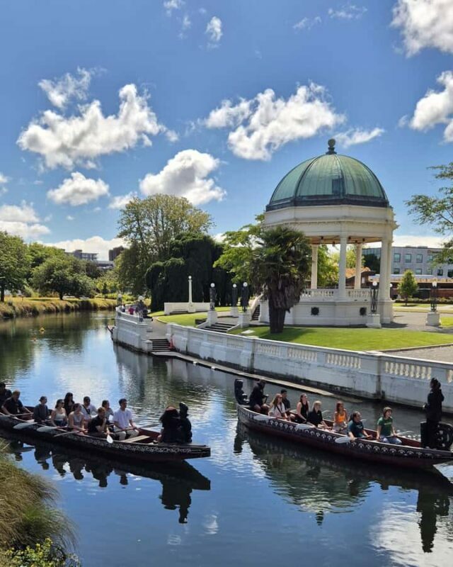 Christchurch: Waka Paddling Experience on the Avon River - Key Points