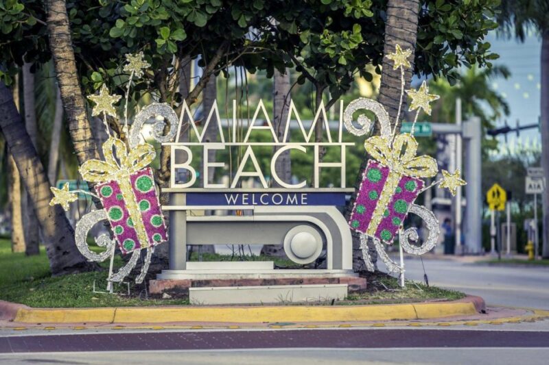 Christmas Discovery in Miami Walking Tour - Pricing and Booking