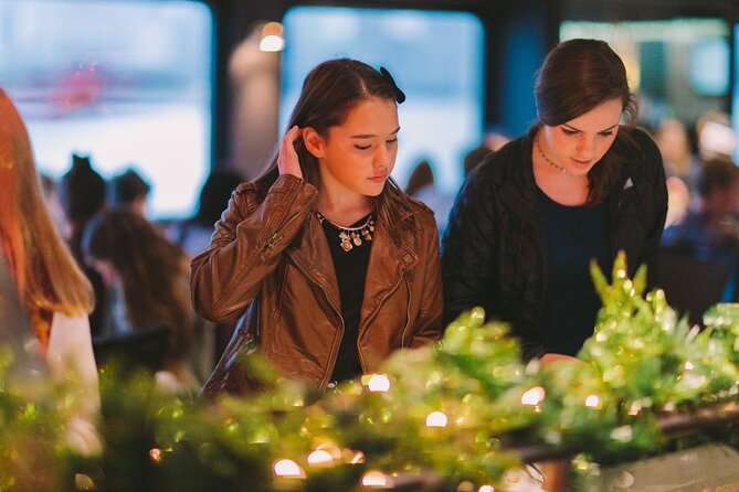 Christmas Eve Chicago River Plated Brunch Cruise - Plan Your Visit