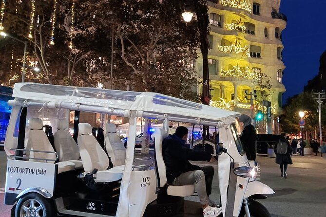 Christmas Lights Tour of Barcelona in Private Eco Tuk Tuk - Personalized Small Group Tour Offering