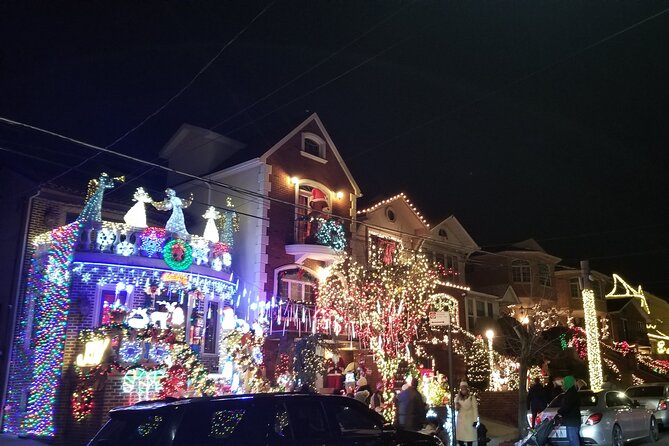 Christmas Lights Tour of Dyker Heights Brooklyn - What to Expect During the Tour