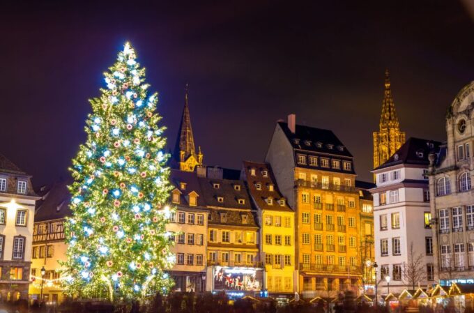 Christmas Magic: A Guided Walking Tour in Strasbourg - Experiencing the Guided Walking Tour