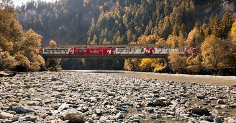Chur/St. Moritz: Glacier Express Between Chur and St. Moritz - Onboard Amenities and Accessibility