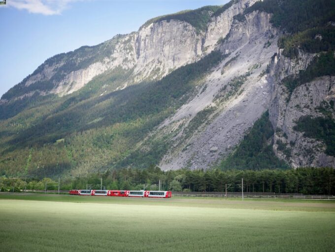 Chur/St. Moritz: Glacier Express Between Chur and St. Moritz - Scenic Highlights Along the Route