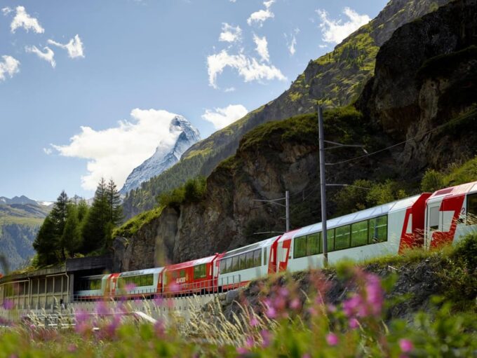Chur/St. Moritz: Glacier Express Between Chur and St. Moritz - Train Specifications and Features