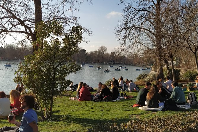 Cibeles Rooftop and Retiro Park Tour With Professional Guide - Accessibility and Participation