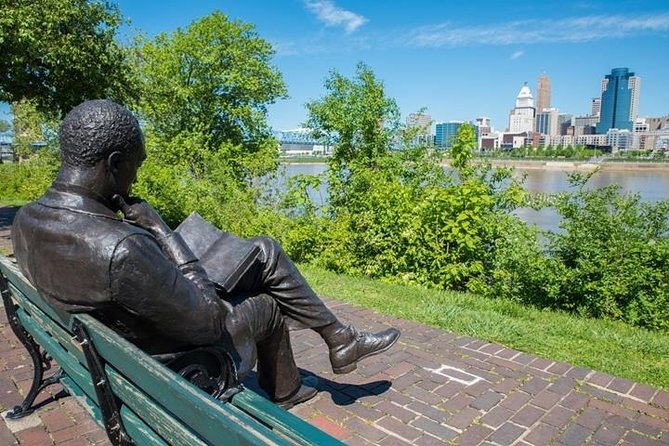 Cincinnati Walking Sightseeing Tour With Pizza and Ice-Cream - Included Experiences
