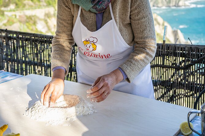 Cinque Terre: Gnocchi & Pesto Class With Seaview in Riomaggiore - Class Rating and Popularity