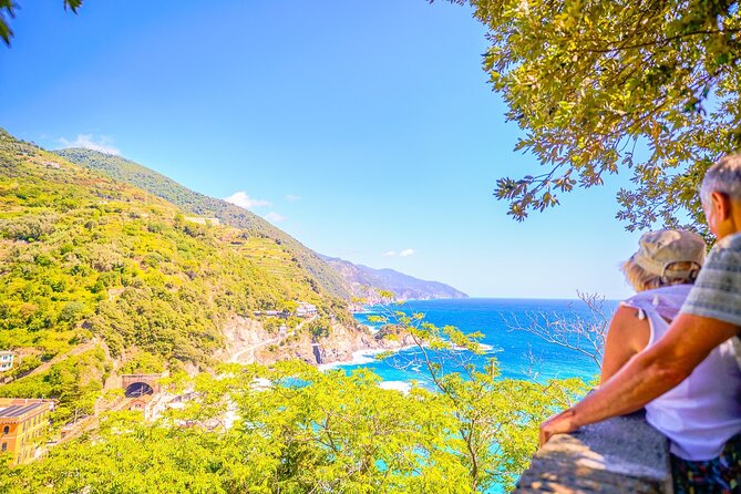 Cinque Terre Hiking Tour From La Spezia Train Station - Cinque Terre Card