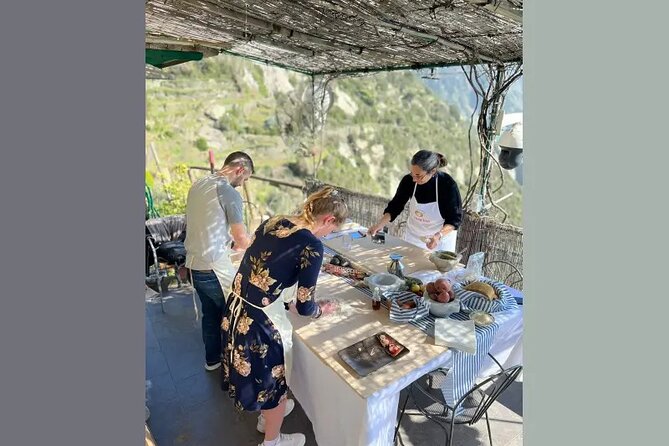 Cinque Terre: Pesto Cooking Class With Sea View in Riomaggiore - Personalized Experience