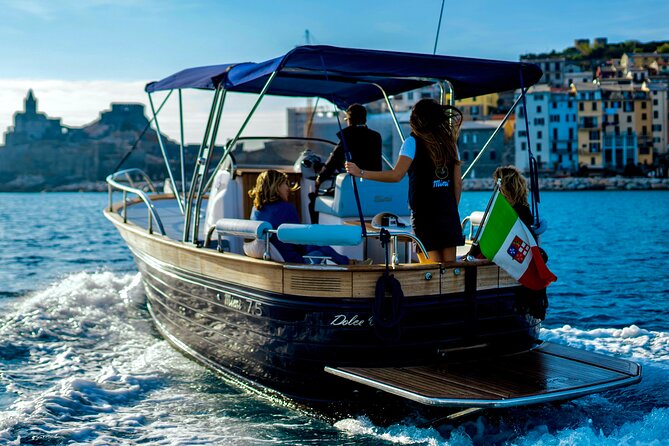 Cinque Terre SHARED Boat Tour, Amazing Experience - Boat Capacity and Duration