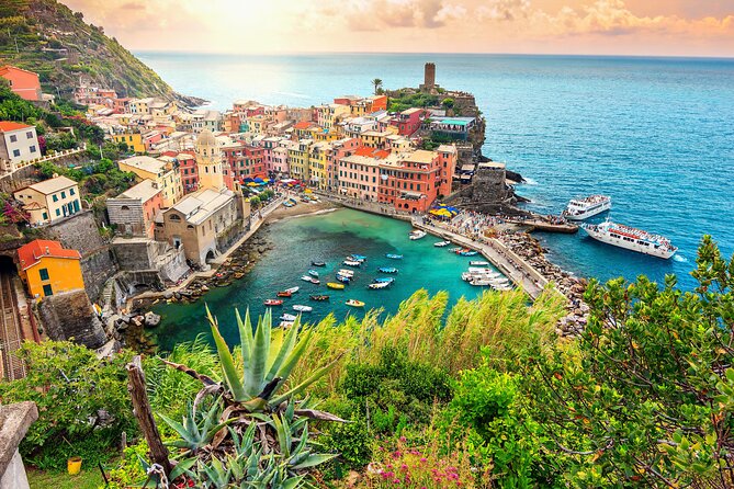 Cinque Terre Small Group or Private Day Tour From Florence - Passing Through Corniglia