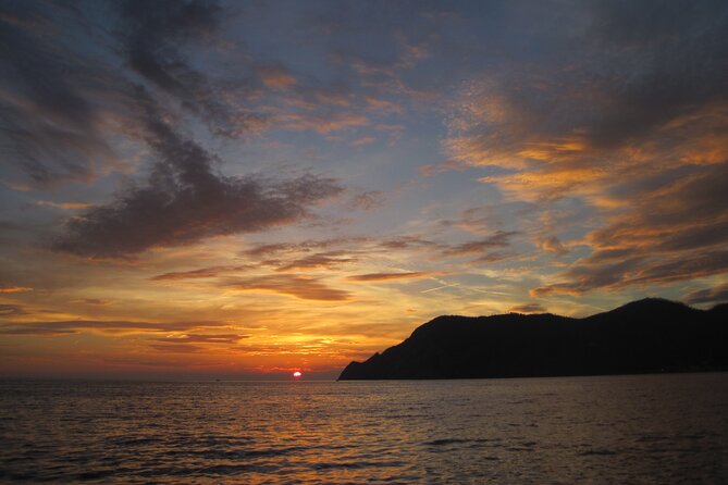 Cinque Terre Sunset Boat Tour Experience - Knowledgeable Local Guides
