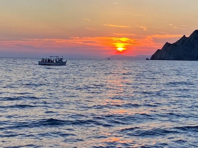 Cinqueterre Sunset Boat Tour on a Traditional Ligurian Gozzo - Scenic Views