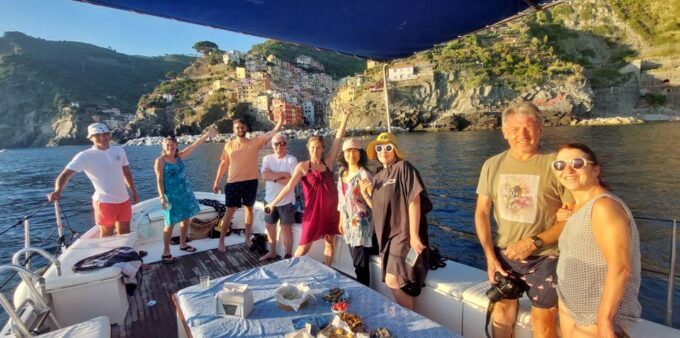 Cinqueterre Sunset Boat Tour on a Traditional Ligurian Gozzo - Relaxed and Romantic Ambiance
