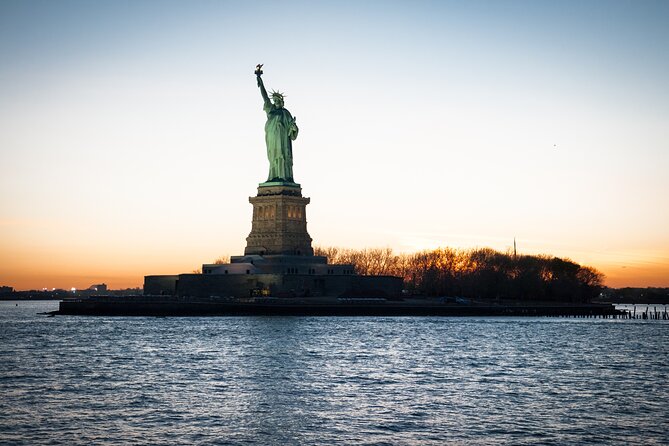 Circle Line: New York City Harbor Lights Cruise - Multilingual Narration