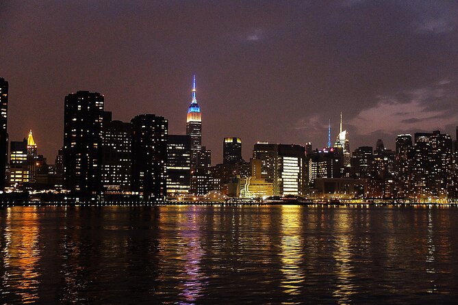 Circle Line: New York City Harbor Lights Cruise - On-Board Amenities