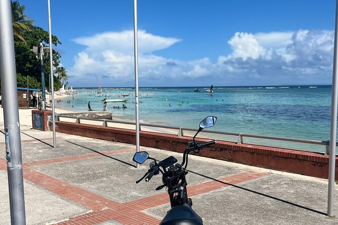 Circuit in Electric Scooters in Sainte-Anne - Tactile Gangs Meeting and Pickup