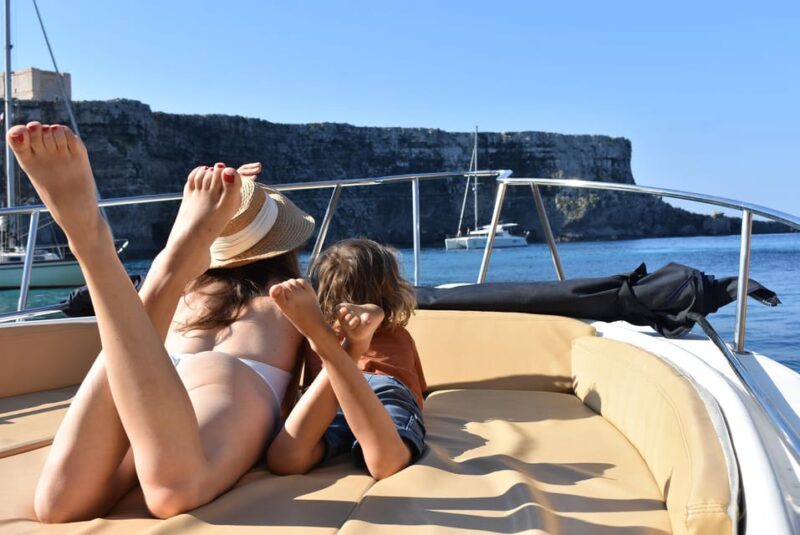Cirkewwa/Mgarr: Blue and Crystal Lagoon Private Boat Charter - Boat Amenities