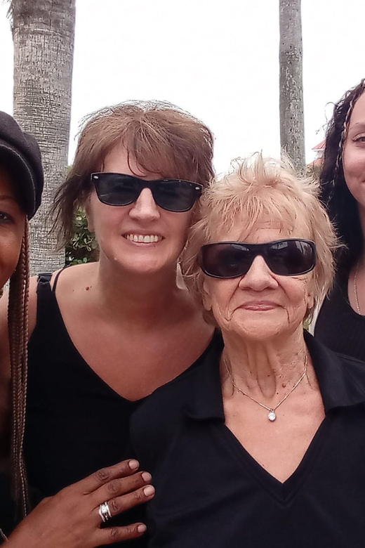 City and Country Tour With Bahamian Tasty Appetizers. - Accessibility and Group Options