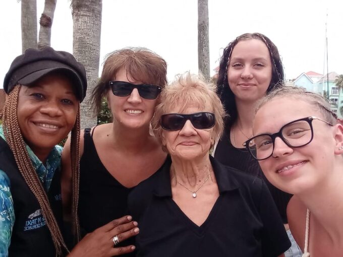 City and Country Tour With Bahamian Tasty Appetizers. - Historical Forts and Landmarks