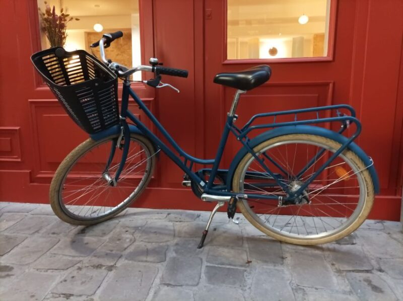City Bike Rental in Paris (8h) - Rental Inclusions