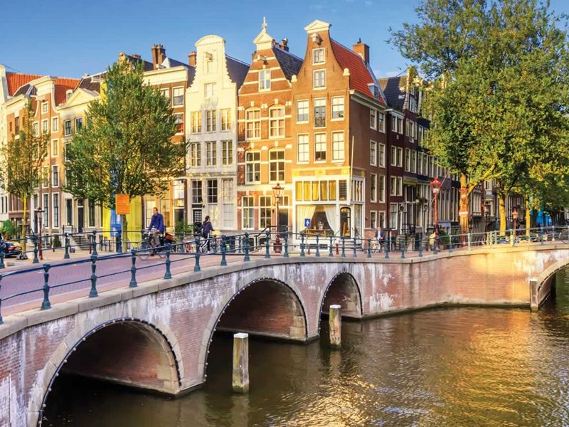City Center and Rijksmuseum Guided Combo Tour 5h 8 Guest Max - Guided Features